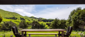 Farmhouse Retreat, Longbush