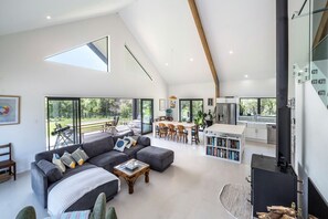 Télévision, cheminée