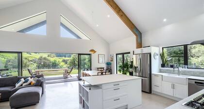 Farmhouse Retreat, Longbush