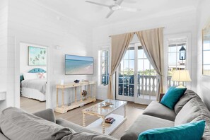 3 bedrooms, desk, WiFi, bed sheets