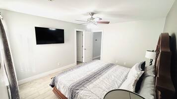 3 bedrooms, desk, iron/ironing board, WiFi