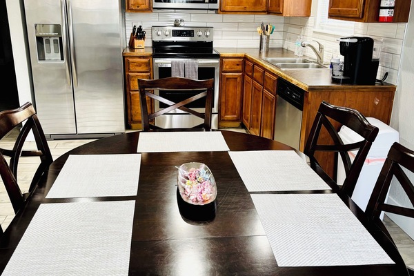 KĂŒhlschrank, Mikrowelle, Ofen, Herdplatte