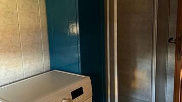 Dusche, Haartrockner, Bidet, Handtücher