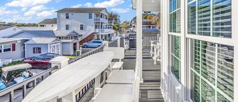 تناول الطعام بالخارج