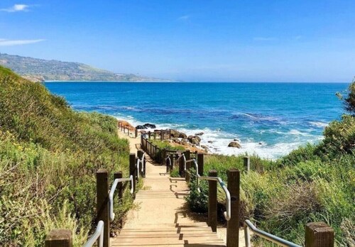 Modern Townhome with Views and Theatre and All Amenities