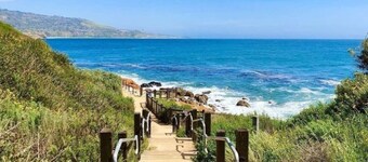 Modern Townhome with Views and Theatre and All Amenities