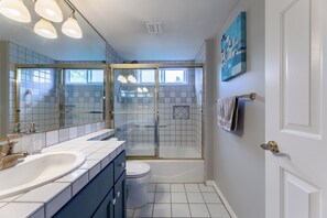 シャワー、ジェットバス、ヘアドライヤー、ビデ