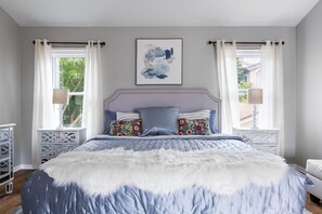 4 bedrooms, iron/ironing board, WiFi, bed sheets - Charming townhome in Redondo Beach (Redondo Beach)