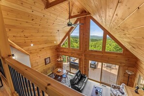 Televisie en een open haard