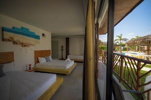 Bungalow, vistas a la piscina | 1 dormitorio, cortinas opacas, tabla de planchar con plancha