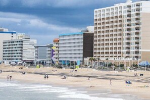 Beach - Heated Pool + 1BR Beachfront & Boardwalk Escape (Virginia Beach)