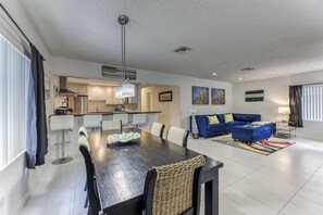 Dining - Entire BEACH HOUSE on Ocean Blvd Fort Lauderdale! (Fort Lauderdale)