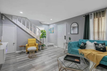 Smart TV, fireplace. "Escape to Ellis Hideaway: Cozy 2-Bedroom Retreat with 1.5 Baths