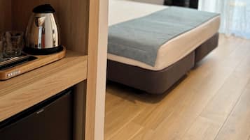 Standardværelse med 2 enkeltsenge - balkon | Pengeskab på værelset, arbejdsområde til bærbare computere, gratis Wi-Fi