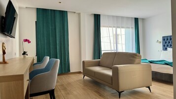 Luxury Double Room, Balcony | In-room safe, laptop workspace, free WiFi