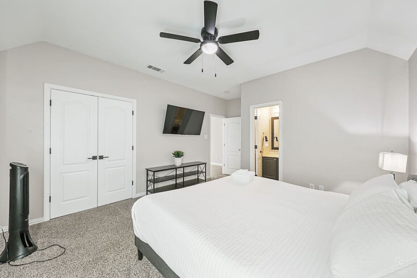 5 habitaciones, escritorio, wifi y ropa de cama 