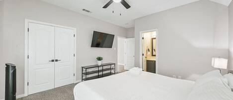 5 habitaciones, escritorio, wifi y ropa de cama