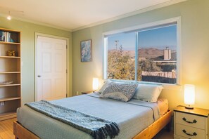 2 bedrooms, iron/ironing board, travel cot, WiFi - 5 Miles from Park entrance Charming 2-bedroom house in enchanting Joshua Tree (Joshua Tree)
