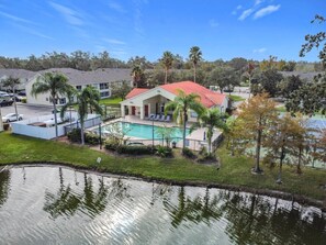 A heated pool - The Galactic Getaway and cozy 3-bed, 2 bath with free parking (Kissimmee)