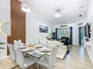 Interior - The Galactic Getaway and cozy 3-bed, 2 bath with free parking (Kissimmee)
