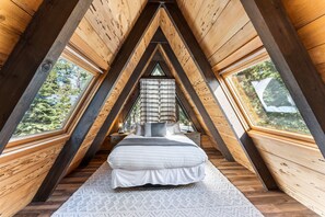 4 habitaciones, escritorio y tabla de planchar con plancha 