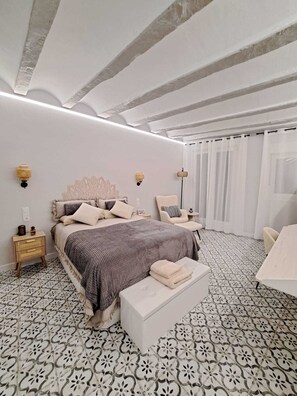 1 habitación, tabla de planchar con plancha, wifi gratis y ropa de cama 
