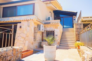 Exterior detail - BellaVista holiday home (Augusta)