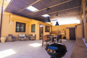 Outdoor dining - BellaVista holiday home (Augusta)