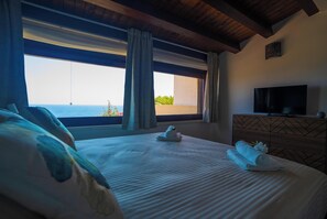 4 bedrooms, iron/ironing board, WiFi, bed sheets - BellaVista holiday home (Augusta)