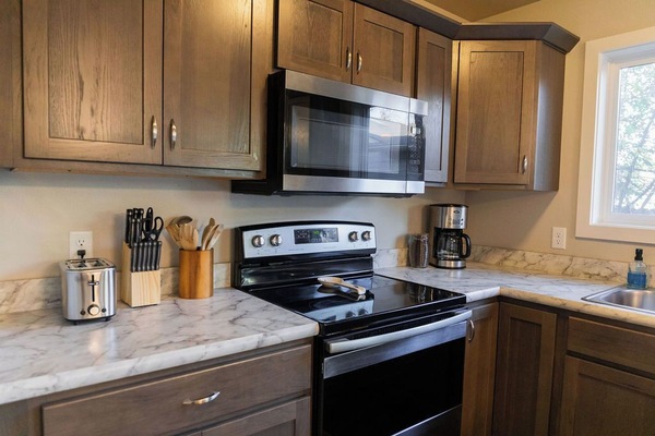 Frigorifero, microonde, forno, piano cottura