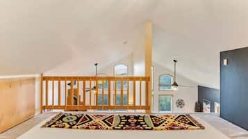 4 bedrooms, desk, iron/ironing board, travel crib