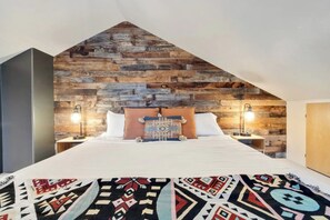 4 bedrooms, desk, iron/ironing board, travel crib