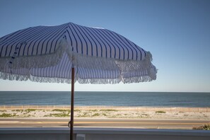 Am Strand, Liegestühle, Strandtücher