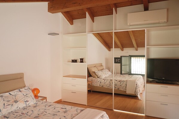 1 bedroom, iron/ironing board - Centro Ampola 9 - Split-level Loft W/garde Near Fo (Milan)