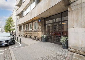 Exterior detail - Powiśle Riverside Haven Apartment (Warszawa)