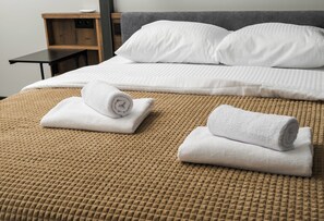 1 habitación, tabla de planchar con plancha, wifi y ropa de cama 