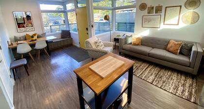 Hot Tub/Central/Modern/Well Appointed/Immaculate