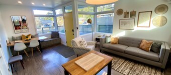 Hot Tub/Central/Modern/Well Appointed/Immaculate