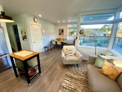 Hot Tub/Central/Modern/Well Appointed/Immaculate