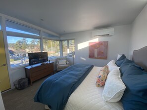 2 bedrooms, desk, iron/ironing board, travel cot