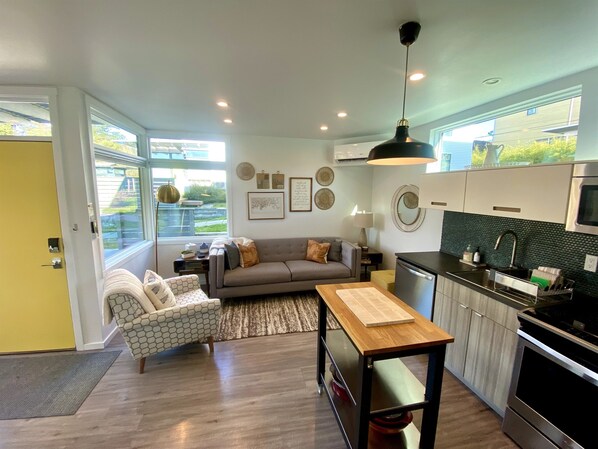 Smart TV, books, offices