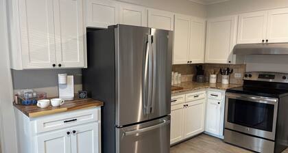 Cottonport Cottage-stunning 3/2 in heart of West Monroe with all KING size beds!