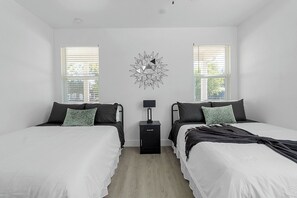 5 habitaciones, tabla de planchar con plancha y wifi gratis 