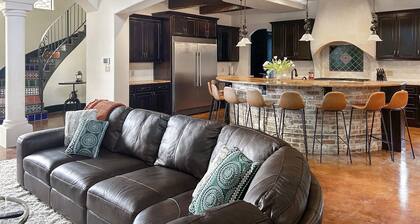 LuxGroupVilla, Pool, Sport Court, Game Room