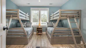 4 bedrooms, iron/ironing board, WiFi, bed sheets