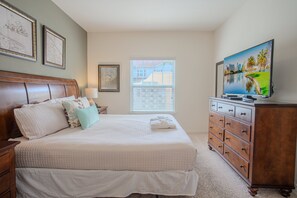4 bedrooms, iron/ironing board, free WiFi, bed sheets - Spacious 4BR TownHome in Kissimmee, perfect for family getaways! (Kissimmee)