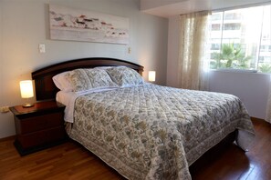 3 habitaciones, tabla de planchar con plancha, wifi y ropa de cama 