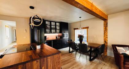 Rustic modern 2-bedroom home-lower level with hot tub in marvelous Moscow