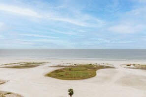 Una playa cerca, toallas de playa