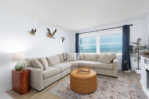 Living area - 10th Floor Beachfront Condo! (Treasure Island)